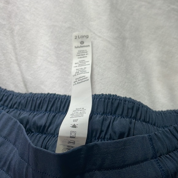 Lululemon Hotty hot Navy blue size 2 - Picture 2 of 2